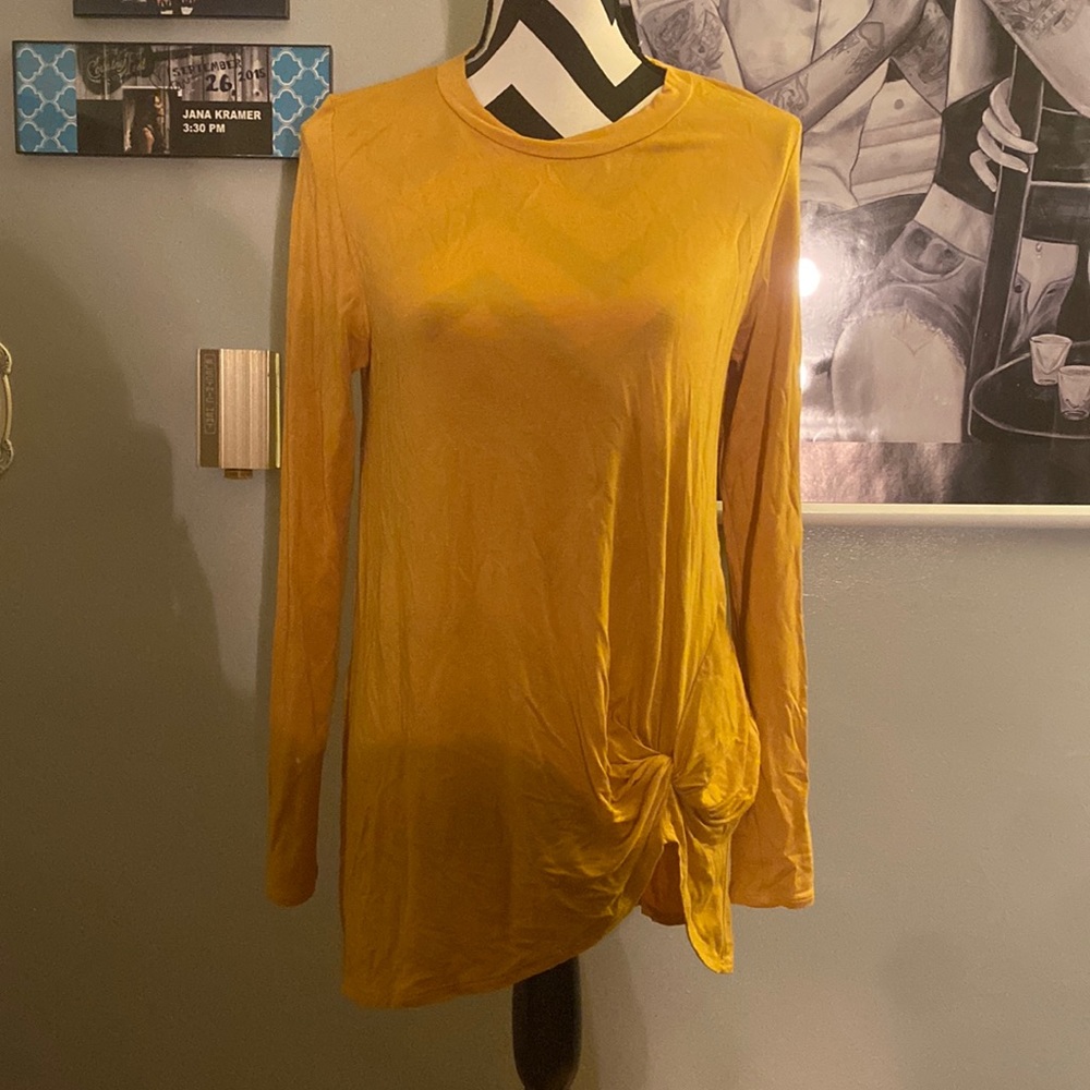 Long sleeve with front knot detail